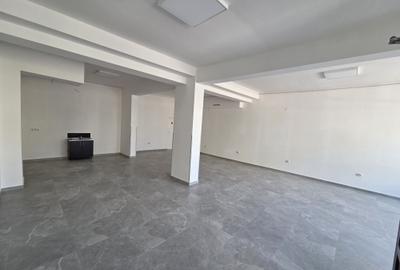 Spațiu comercial, de 74 mp, în Central - 4