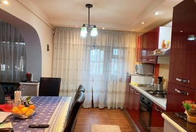 Apartament trei camere complet renovat + boxă - zona Liceu Pedagogic Apartament trei camere complet renovat + boxă - zona Liceu Pedagogic - 3