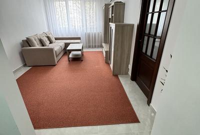 Apartament cu 3 camere semidecomandat în Mihai Bravu