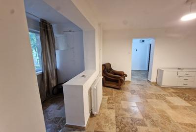 Apartament cu 3 camere semidecomandat în 1 Mai - 2