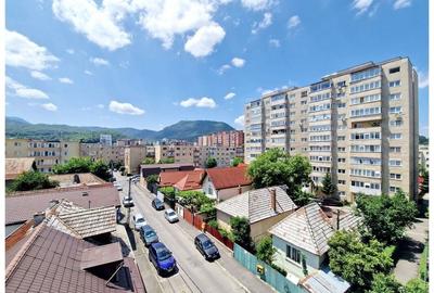 Apartament cu 3 camere decomandat, mobilat în Astra