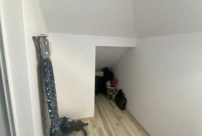 Apartament cu 3 camere semidecomandat, mobilat în Central - 1