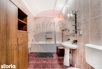 Casă cu 3 camere cu Canalizare în Central - 1