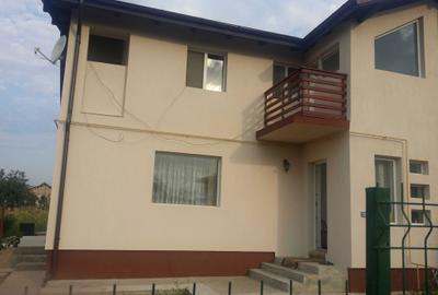 Casă cu 4 camere în Dancu - 1