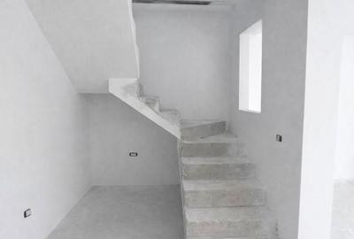 Casă cu 4 camere în Urseni