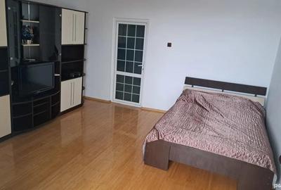 Garsonieră decomandată în Km 4