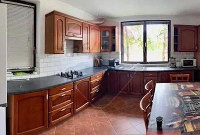 Casa / Vila cu 4 camere de vanzare - 3