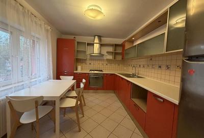 Vila semimobilata  cu 3 dormitoare, piscina exterioara, complex - 7