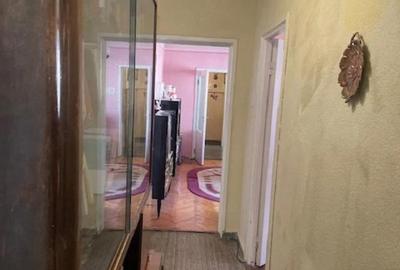 Apartament cu 3 camere semidecomandat în Central