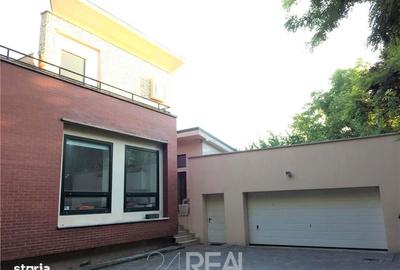 Casă cu 7 camere cu Teren 1500 Mp în Central