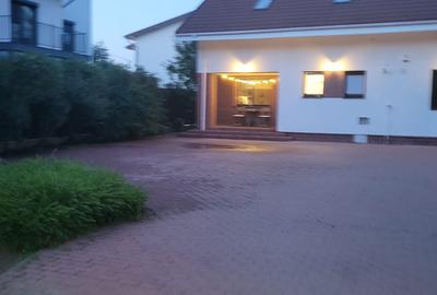 Casă cu 4 camere în Tunari