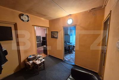 Apartament de vanzare, cu 2 camere, decomandat, zona Mihai Eminescu - 1
