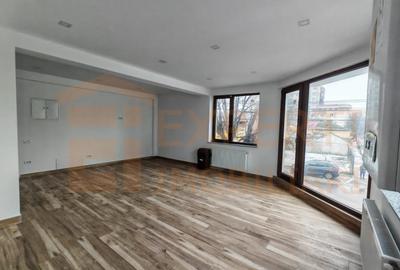 Spațiu comercial, de 360 mp, în Central - 18