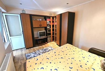 2 case la pret de una in Giulesti - lacul Morii/capatul tramvaiului 11 - 12