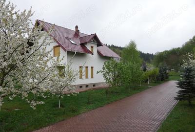 Casă cu 6 camere în Bucșoaia - 4