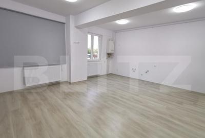 Apartament 2 camere ,loc de parcare + boxa , zona 9 mai - 3