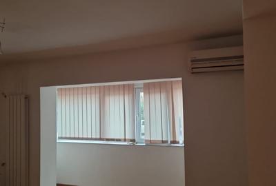 Spatiu pentru amenajare birou / cabinet - parterul bloc (stradal) - 2