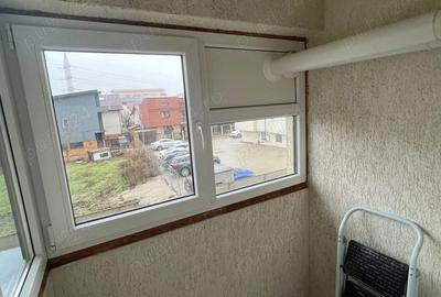 Garsonieră decomandată în Roșu