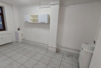 Spatiu comercial, parter, 50 mp, Calea Bucuresti zona Scoala 21 - 3
