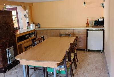 Casă cu 4 camere în Central