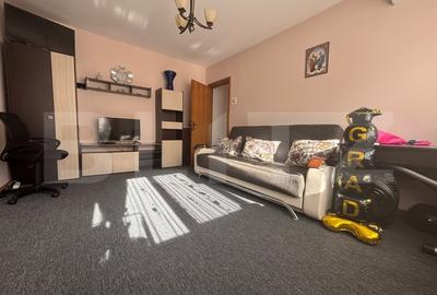 Apartament cu 2 camere semidecomandat, mobilat în Micro 4