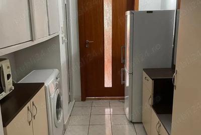 Garsonieră decomandată în Girocului