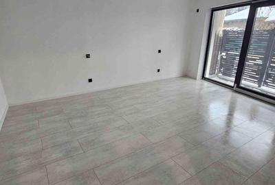 Casă cu 5 camere cu Teren 175 Mp în Tineretului - 8