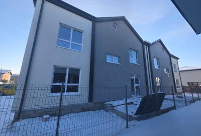 Casă cu 51 camere cu Canalizare în Sud - 1