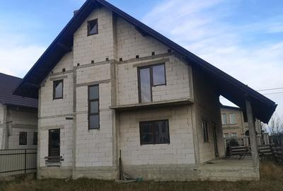 Casă cu 4 camere în Central - 4