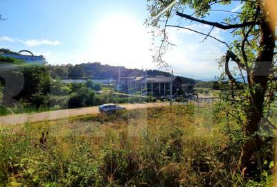 Teren de 3300 mp, în Central