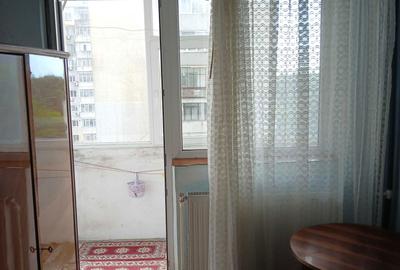 Apartament cu 3 camere decomandat în CET - 3
