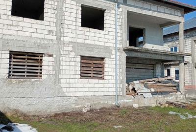 Casă cu 4 camere în Central - 1