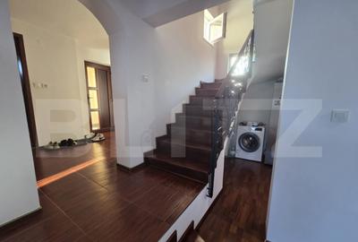 Vila 226 mp utili, curte 277 mp, zona Micro 3 - 3