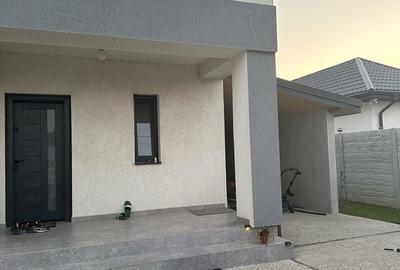 Casă cu 4 camere în Petrești - 1
