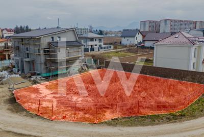 Teren Construcții intravilan de 403 mp, în Tractorul - 1