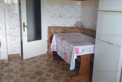 Apartament cu 3 camere decomandat în Barieră - 3