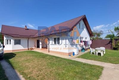 Casă 2015 - 4 dormitoare, 2 băi, 2 bucătării - 6