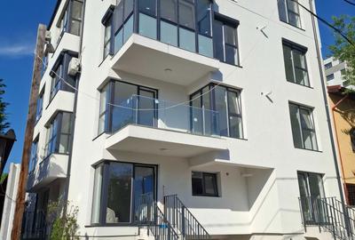 Apartament cu 3 camere decomandat în Lujerului