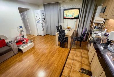 Apartament cu 3 camere decomandat, mobilat în Central - 1