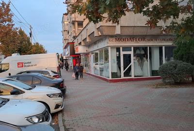 Inchiriez apartament 3 cameew central bulevard A I CUZA Inchiriez apartament 3 cameew central bulevard A I CUZA - 1