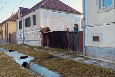 Casă cu 4 camere semidecomandat în Marpod - 1