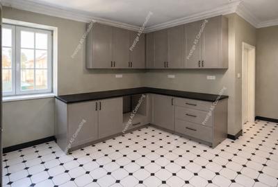 Apartament cu 3 camere decomandat în Central - 13