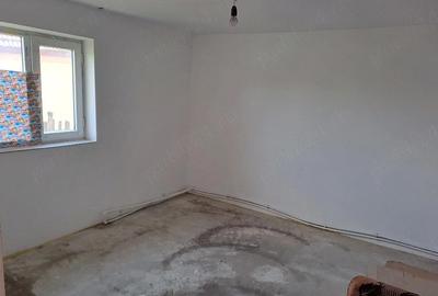 Casă cu Teren 1090 Mp în Stejaru - 1