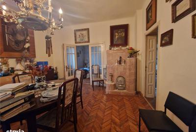 Casă cu 6 camere cu Teren 372 Mp în Central