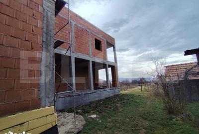 Casă cu 5 camere cu Teren 2790 Mp în Ighiu - 4