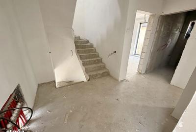 Casă cu 5 camere cu Teren 250 Mp în Central - 13