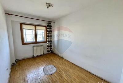 Apartament cu 3 camere decomandat în Brăilei - 2
