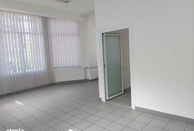 Spațiu comercial, de 100 mp, în Central - 4