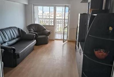 Apartament cu 4 camere decomandat, mobilat în Aurel Vlaicu
