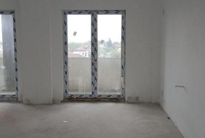 Apartament cu 2 camere decomandat în Uverturii - 2